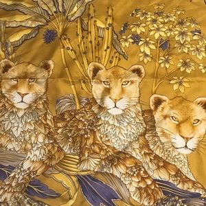 Silk Twill vintage Ferragamo 34” square scarf